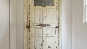 Jak odnowić drzwi pomalowane farbą olejną