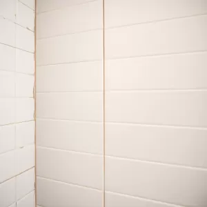 jak odnowić płytki łazienkowe