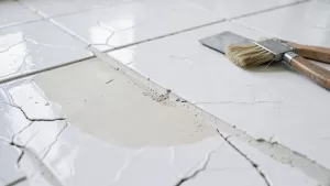 jak odnowić stare płytki na podłodze